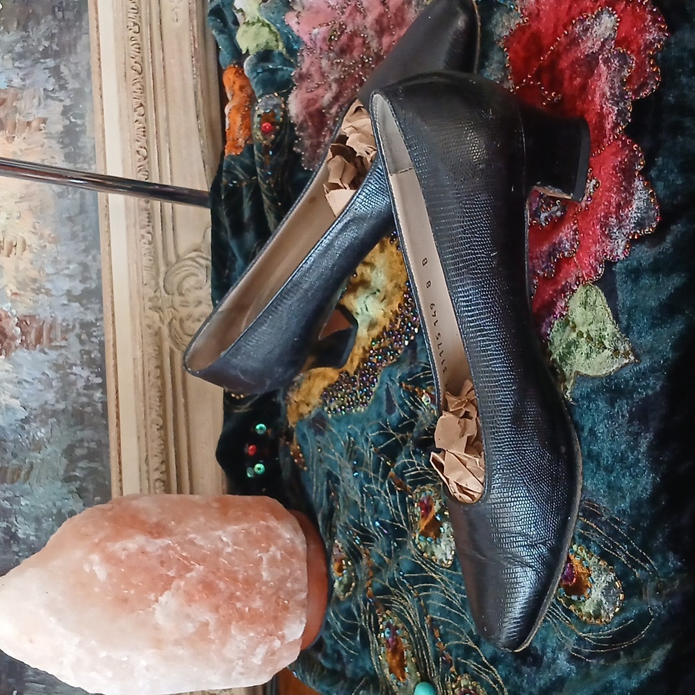 Salvatore Ferragamo Italian leather black kitten heels DE31175149 women's size8B - Picture 7 of 7